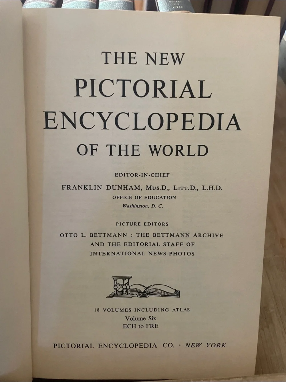 The New Pictorial  Encyclopedia Set 1954 sec printing w/ congratulations letter